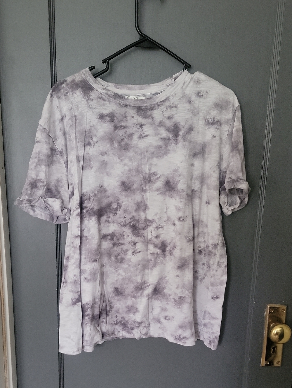 Maurices Women's Short Sleeve Tie-Dye Tee in White and Gray